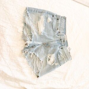 Women’s Abercrombie Midrise Boyfriend Shorts!